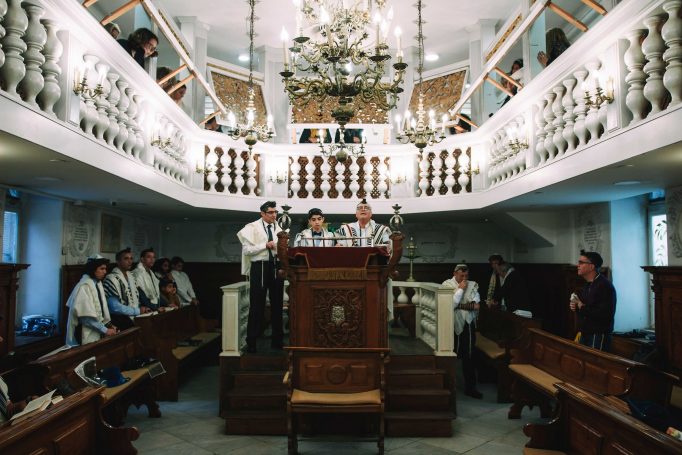 Bar mitzva synagogue italian jerusalem 59b1e6b608 682x455
