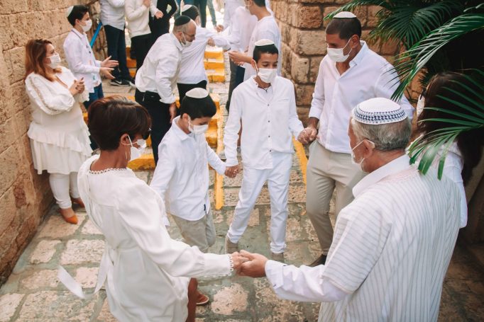 במעגל רוקדים דורות