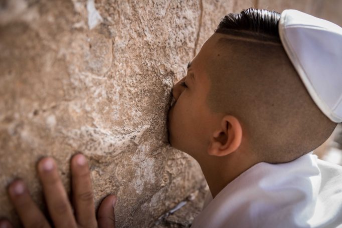 Bar mizvah naorai western wall 91b55550f8 682x455