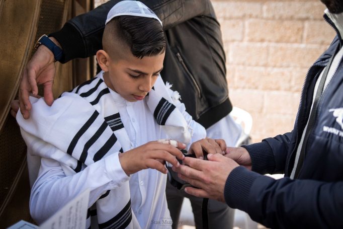 Bar mizvah naorai western wall 98db2c84e5 682x455
