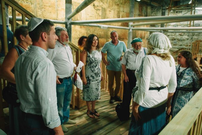 Bat mizvah in western wall 0e066220d9 682x455