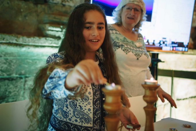 Bat mizvah in western wall 1fc637af4f 682x455