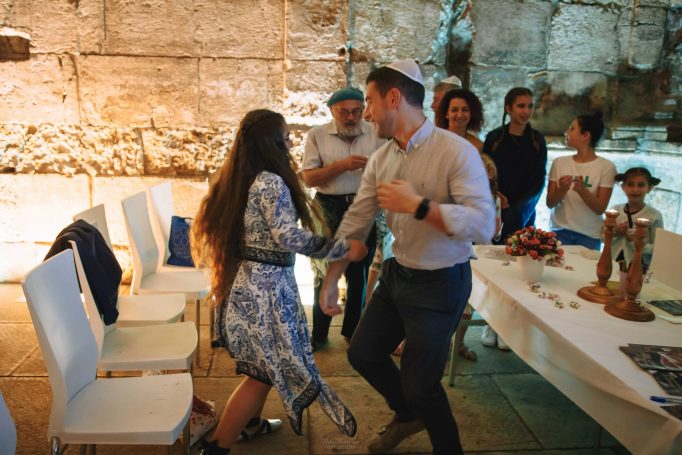 Bat mizvah in western wall 3b3f66f644 682x455