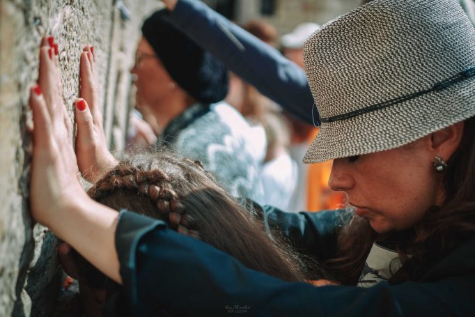 Bat mizvah in western wall 6facffba94 682x455