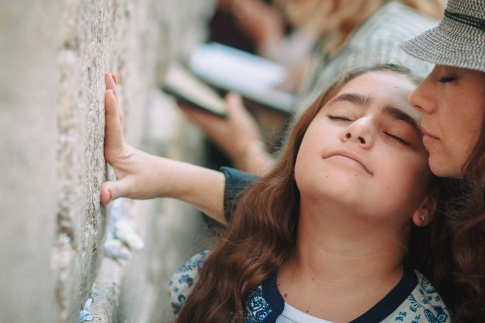 Bat mizvah in western wall 7e3fbf13bd 682x455