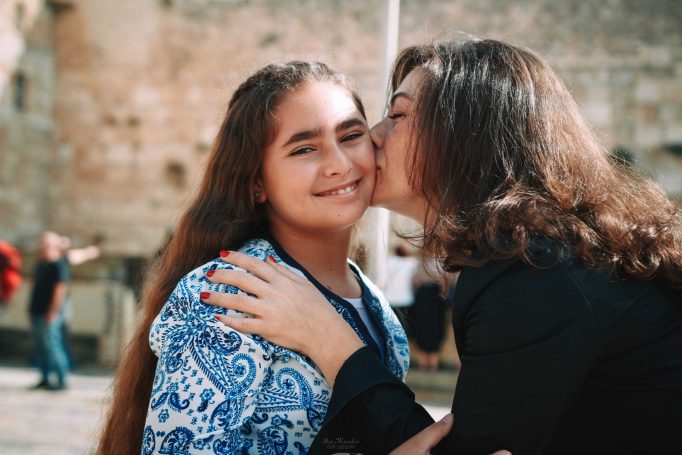 Bat mizvah in western wall e4b16ff359 682x455