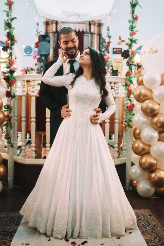 Small wedding in a synagogue 187e5ad3c3 682x1023