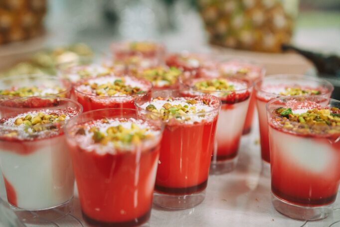 Small wedding in a synagogue 2577c5f6d4 682x455