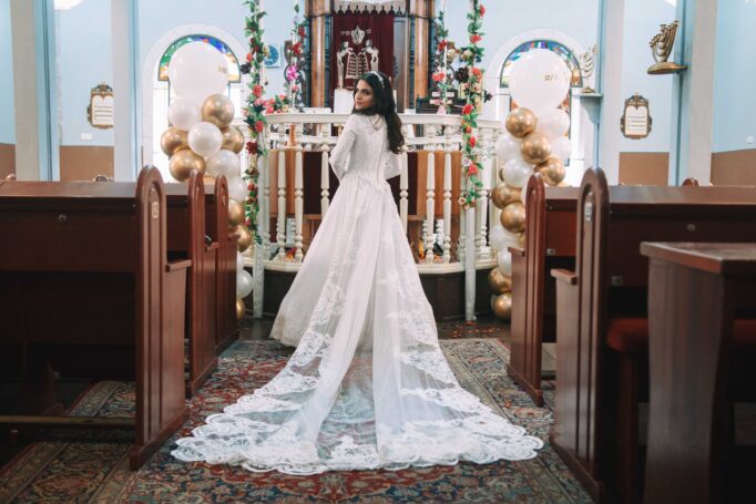 Small wedding in a synagogue 2f3bf18d0a 682x455