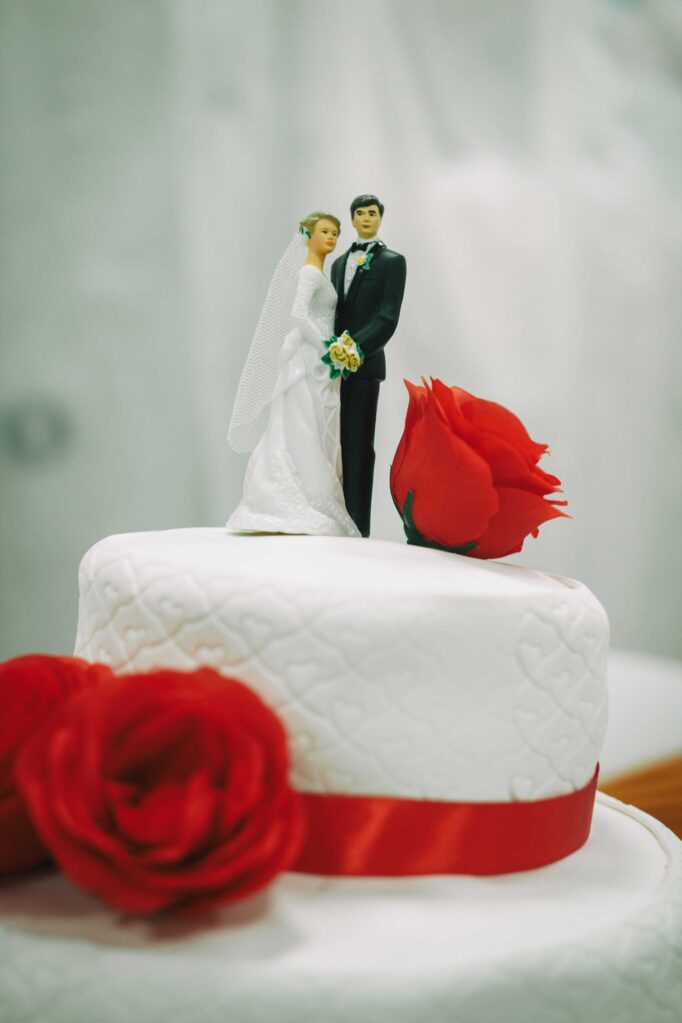 Small wedding in a synagogue 406816d891 682x1023