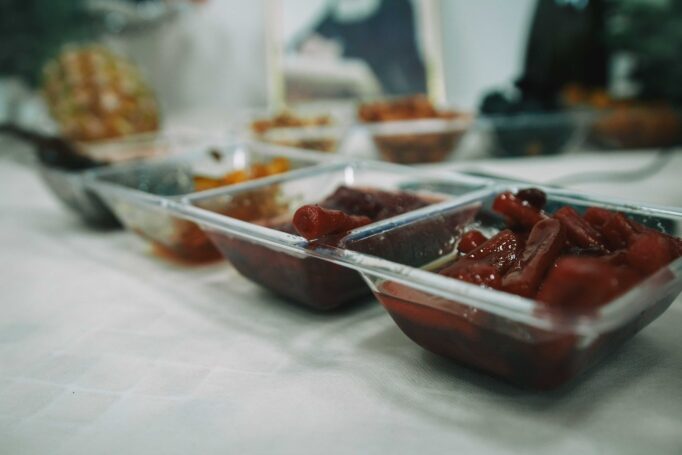 Small wedding in a synagogue 51f25b5a22 682x455