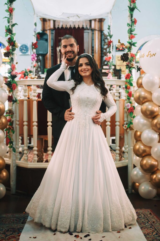 Small wedding in a synagogue 6651a3da74 682x1023