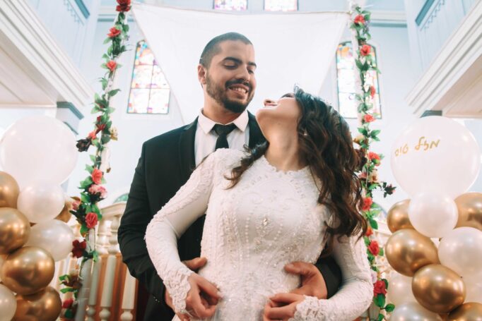 Small wedding in a synagogue 694cff6d78 1 682x455