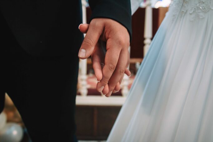 Small wedding in a synagogue df0be3f9b2 682x455