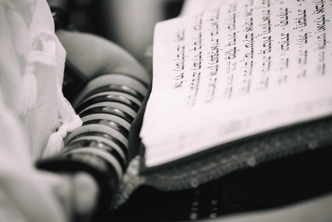 Aliyah to the torah in a synagogue in ashkelon 03fce7ddfa 682x455