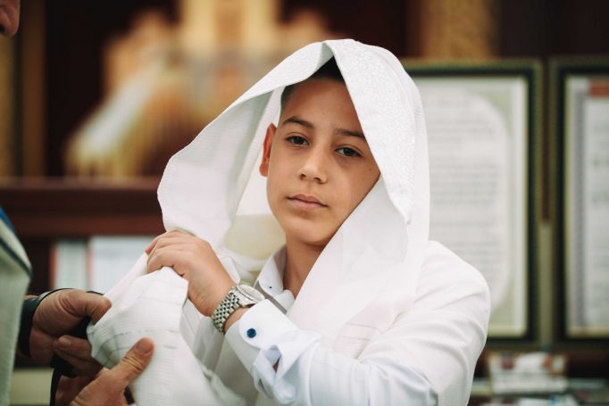 Aliyah to the torah in a synagogue in ashkelon 097a74f5b9 682x455