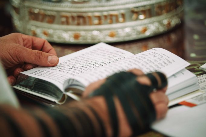 Aliyah to the torah in a synagogue in ashkelon 2dde8bd036 682x455