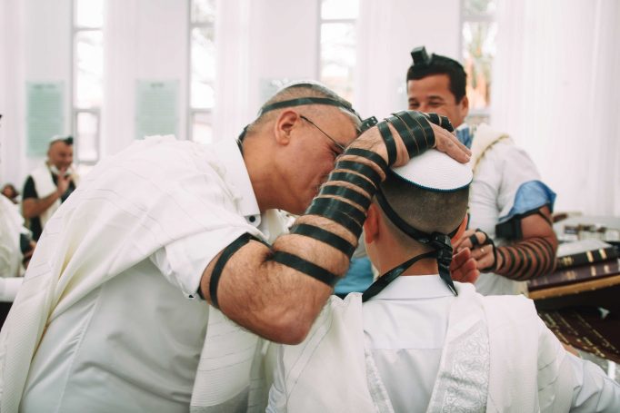 Aliyah to the torah in a synagogue in ashkelon 4a53fc64ef 682x455