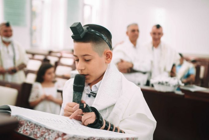 Aliyah to the torah in a synagogue in ashkelon 70b62df0bc 682x455