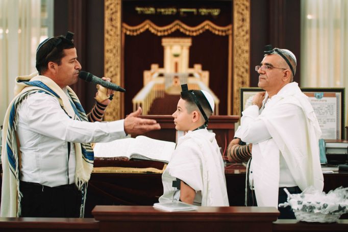 Aliyah to the torah in a synagogue in ashkelon b0a4fa6e27 682x455