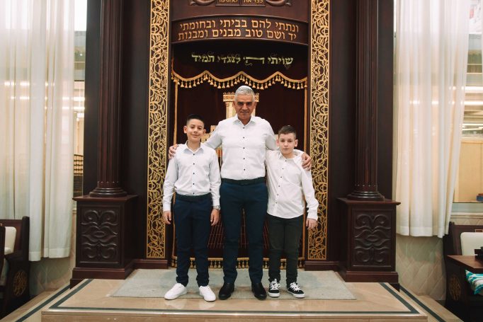 Aliyah to the torah in a synagogue in ashkelon c211d743ac 682x455