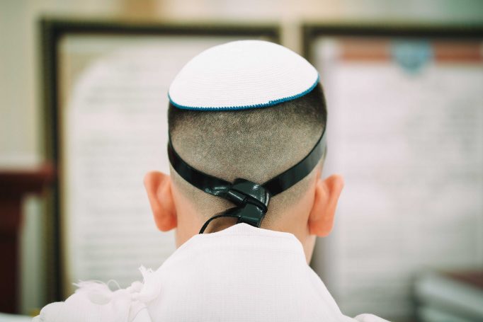 Aliyah to the torah in a synagogue in ashkelon e78e63ee86 682x455