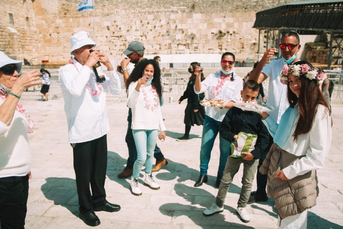 Bat mitzvah western wall grandfather guide 047f2f2fd8 682x455