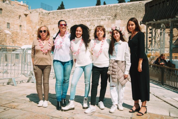 Bat mitzvah western wall grandfather guide 0fbba006a4 682x455