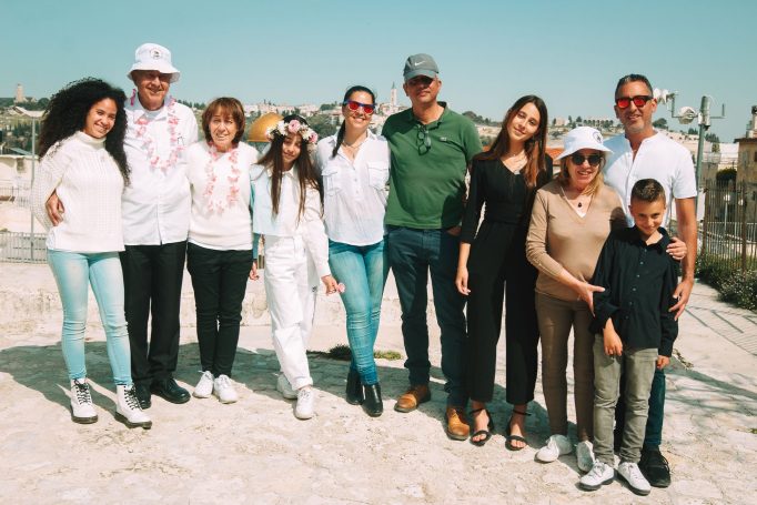 Bat mitzvah western wall grandfather guide 1a0158efda 682x455