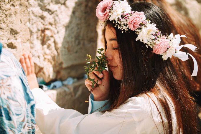 Bat mitzvah western wall grandfather guide 314334ae0c 682x455