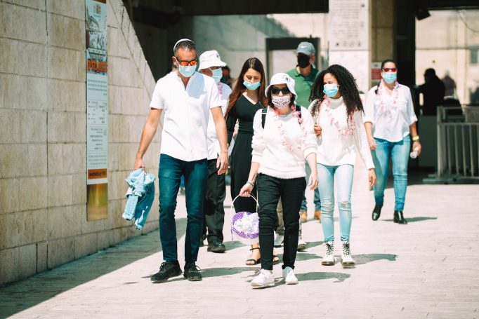 Bat mitzvah western wall grandfather guide 41af301438 682x455