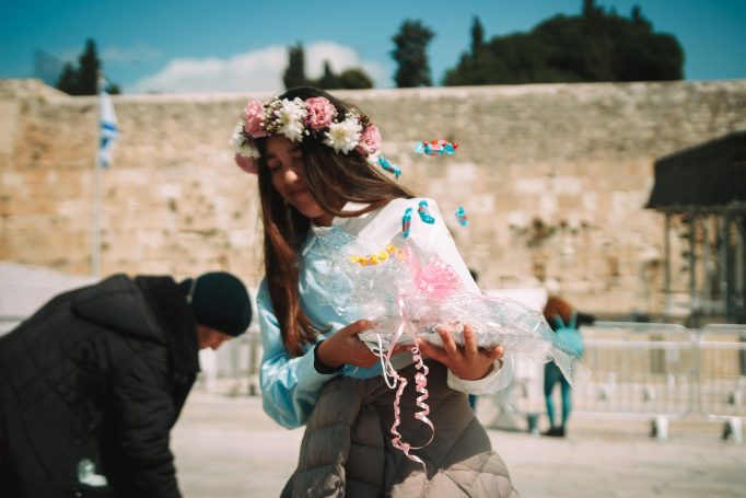 Bat mitzvah western wall grandfather guide c9fa551013 682x455