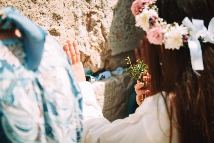 Bat mitzvah western wall grandfather guide d5e07e9472 682x455