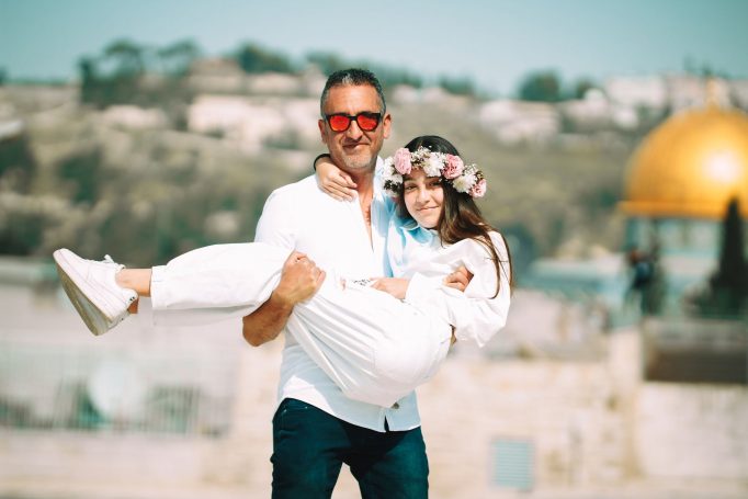 Bat mitzvah western wall grandfather guide e2f1247f8e 682x455