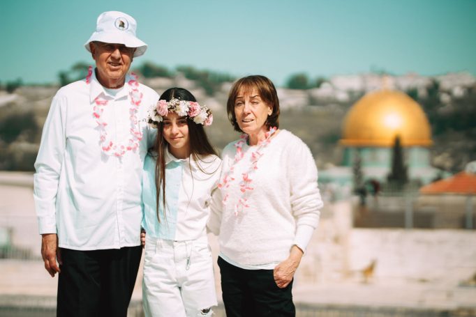 Bat mitzvah western wall grandfather guide e4ad5ec488 682x455