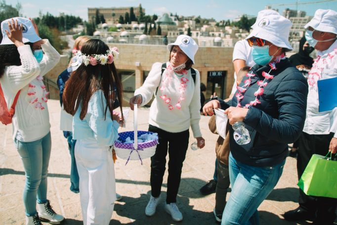 Bat mitzvah western wall grandfather guide f7037f502d 682x455