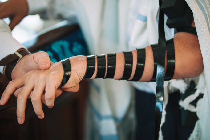 Exciting bar mitzvah with a personal story 1e8bab95f5 682x455