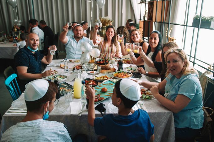 Mothers story bar mitzvah photo leonardo hotel ashdod 51b2b48f36 682x455