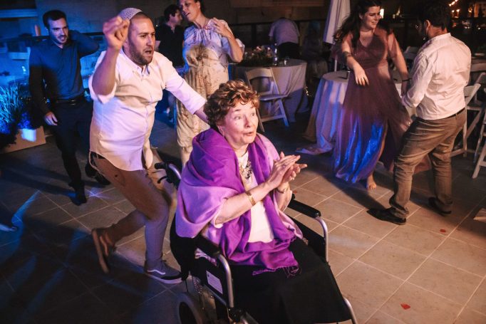 Wedding photography in private house in jerusalem 22646a775d 682x455