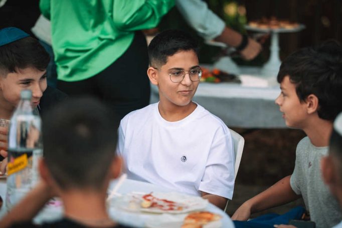 Restaurant photography after bar mitzvah d0a647f567 682x455