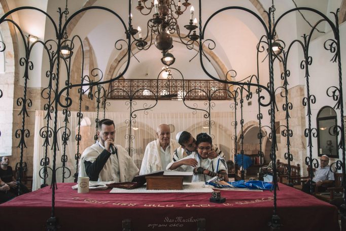 עליה לתורה בבית כנסת יוקרתי