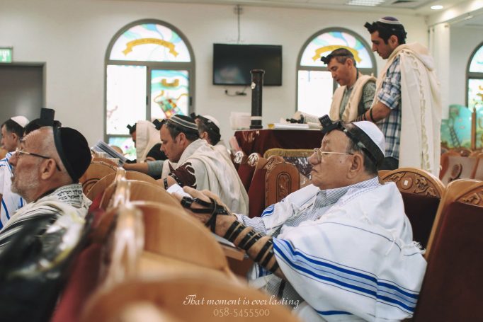 כולם מקשיבים