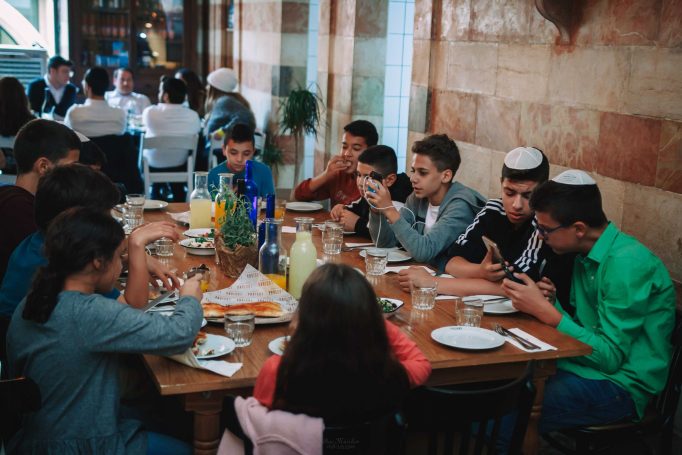 ארוחת צהריים אחרי הכותל