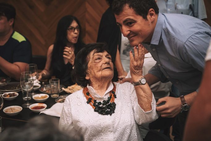 יום הולדת לסבתא - קבלי נשיקה