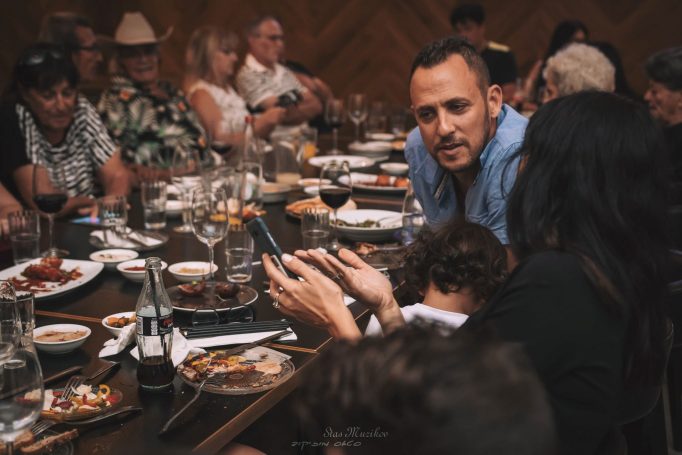 חגיגה במסעדה יום הולדת 100 שנה