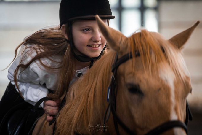 דוהרת למטרה - בוק עם סוסים
