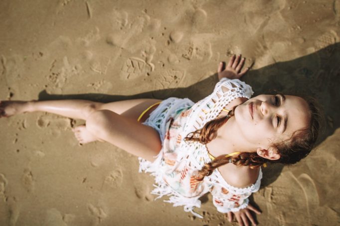 חוף חול ומצלמה - בוק בים