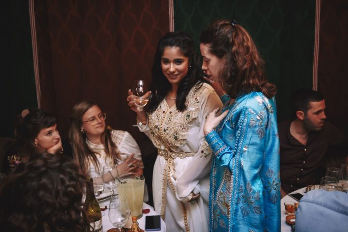 הכלה והחברות - צילום חינה