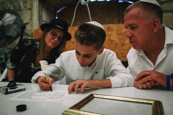 כל המשפחה משתתפת | כתיבת סופר סתם